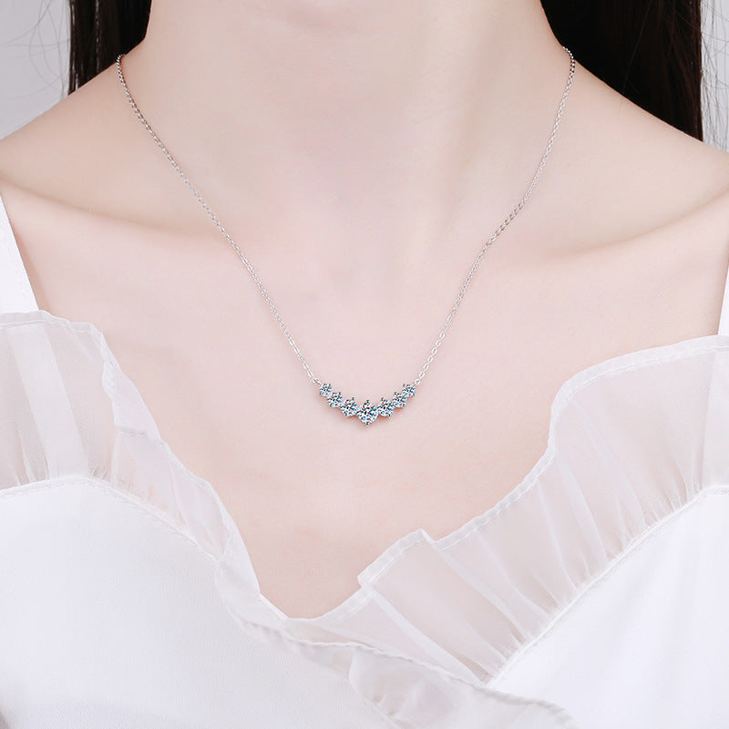 [Avelora]MINIMALIST CURVED SMILE MOISSANITE NECKLACE