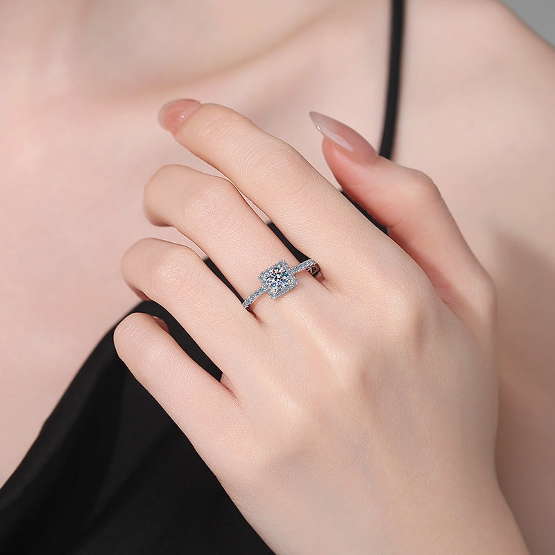 [Avelora]DAINTY SUGAR-CUBE MOISSANITE RING