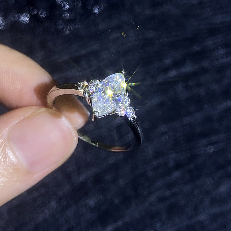 [Avelora]ELEGANT MARQUISE CUT MOISSANITE RING WITH SIDE ACCENTS