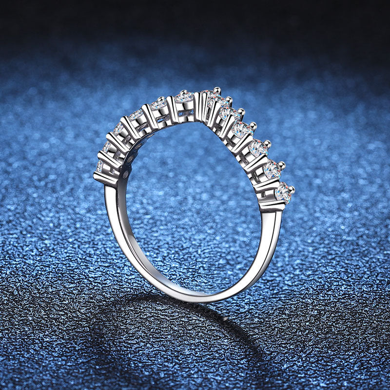 [Avelora]ELEGANT V-SHAPED CHEVRON MOISSANITE RING