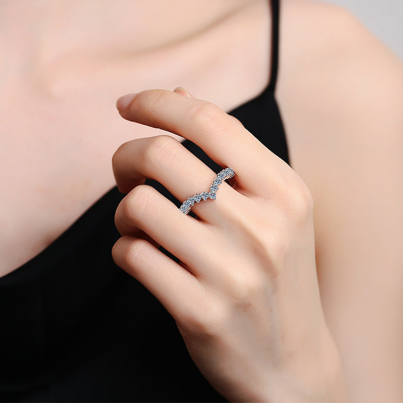 [Avelora]ELEGANT V-SHAPED CHEVRON MOISSANITE RING