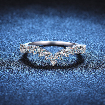 [Avelora]ELEGANT V-SHAPED CHEVRON MOISSANITE RING