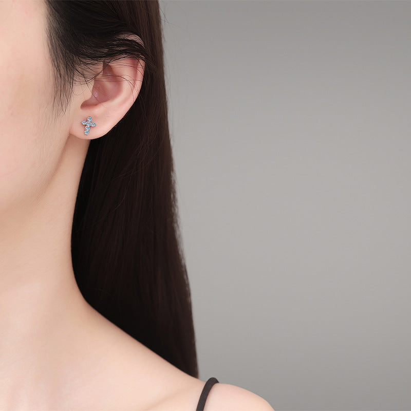 [Avelora]SPARKLING CROSS MOISSANITE STUD EARRINGS