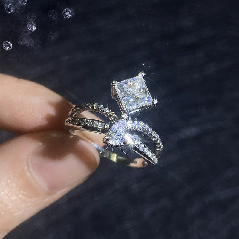[Avelora]ELEGANT DOUBLE-TWISTED MOISSANITE RING