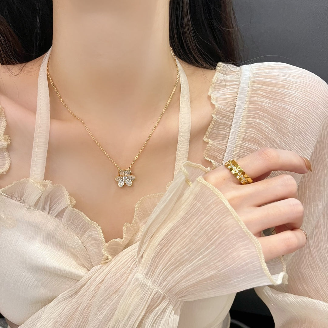 [Avelora]PAVÉ DIAMOND FLOWER CHARM NECKLACE