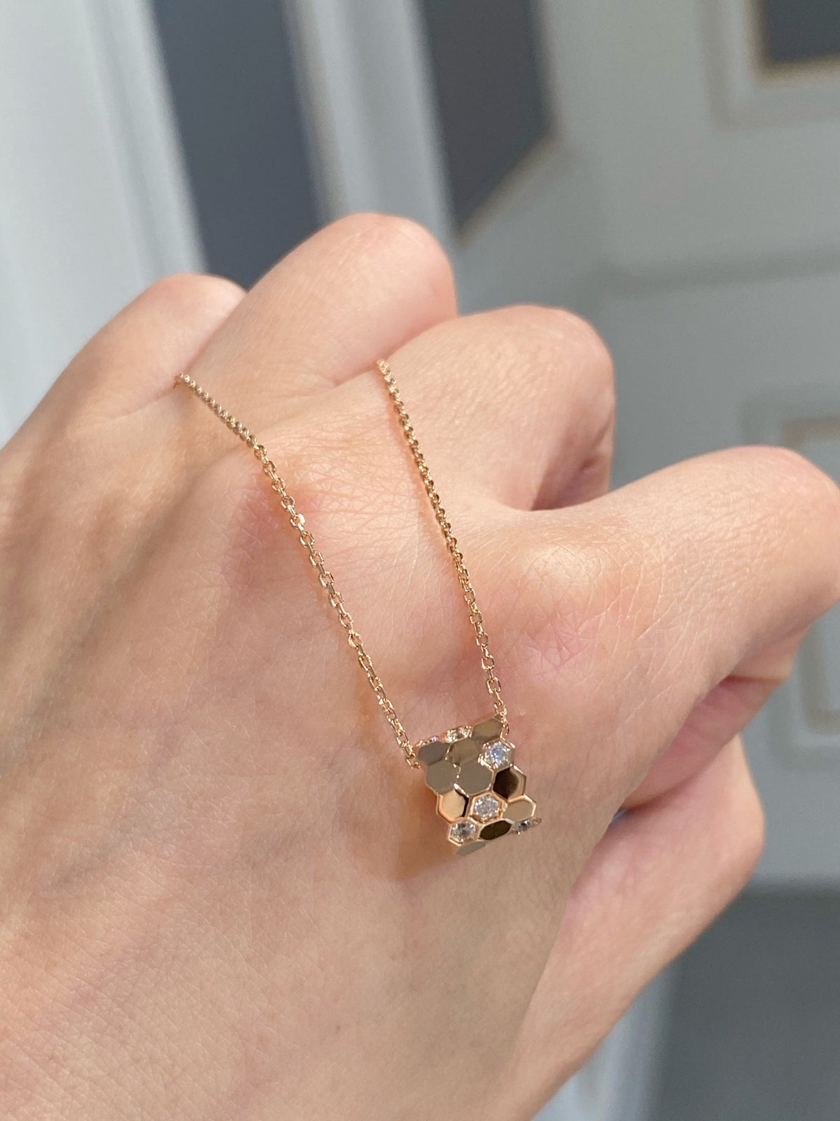 [Avelora Jewelry ]BEE LOVE DIAMOND NECKLACE
