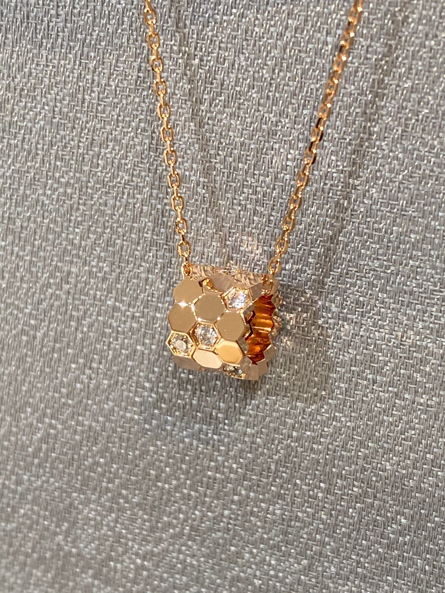 [Avelora]BEE LOVE DIAMOND NECKLACE