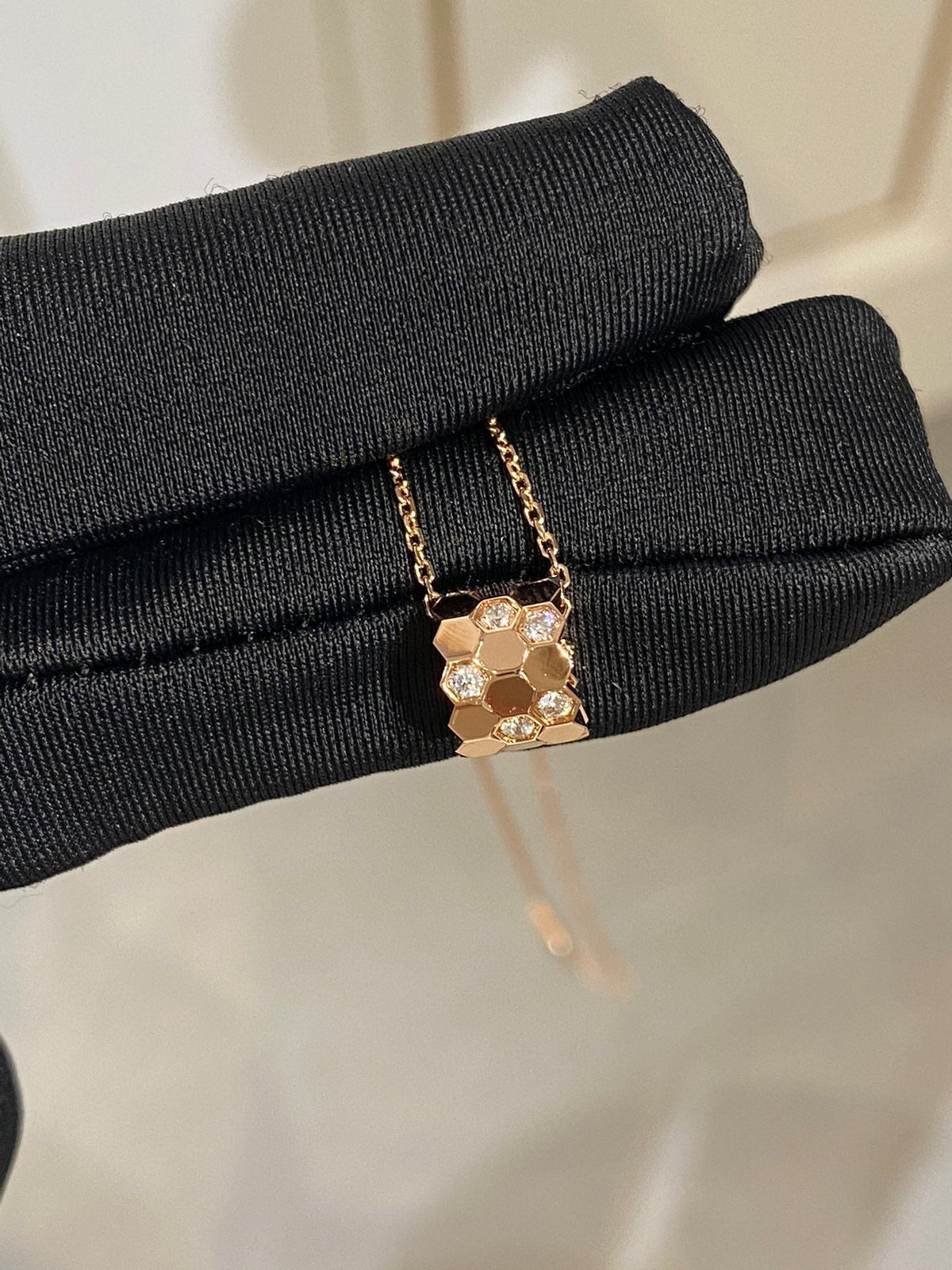 [Avelora Jewelry ]BEE LOVE DIAMOND NECKLACE