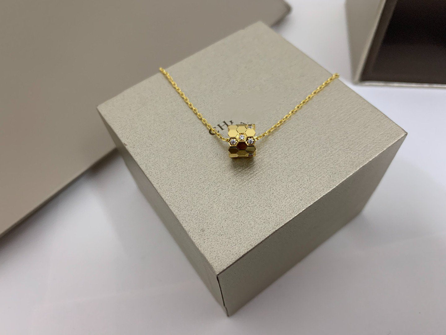 [Avelora]BEE LOVE DIAMOND NECKLACE