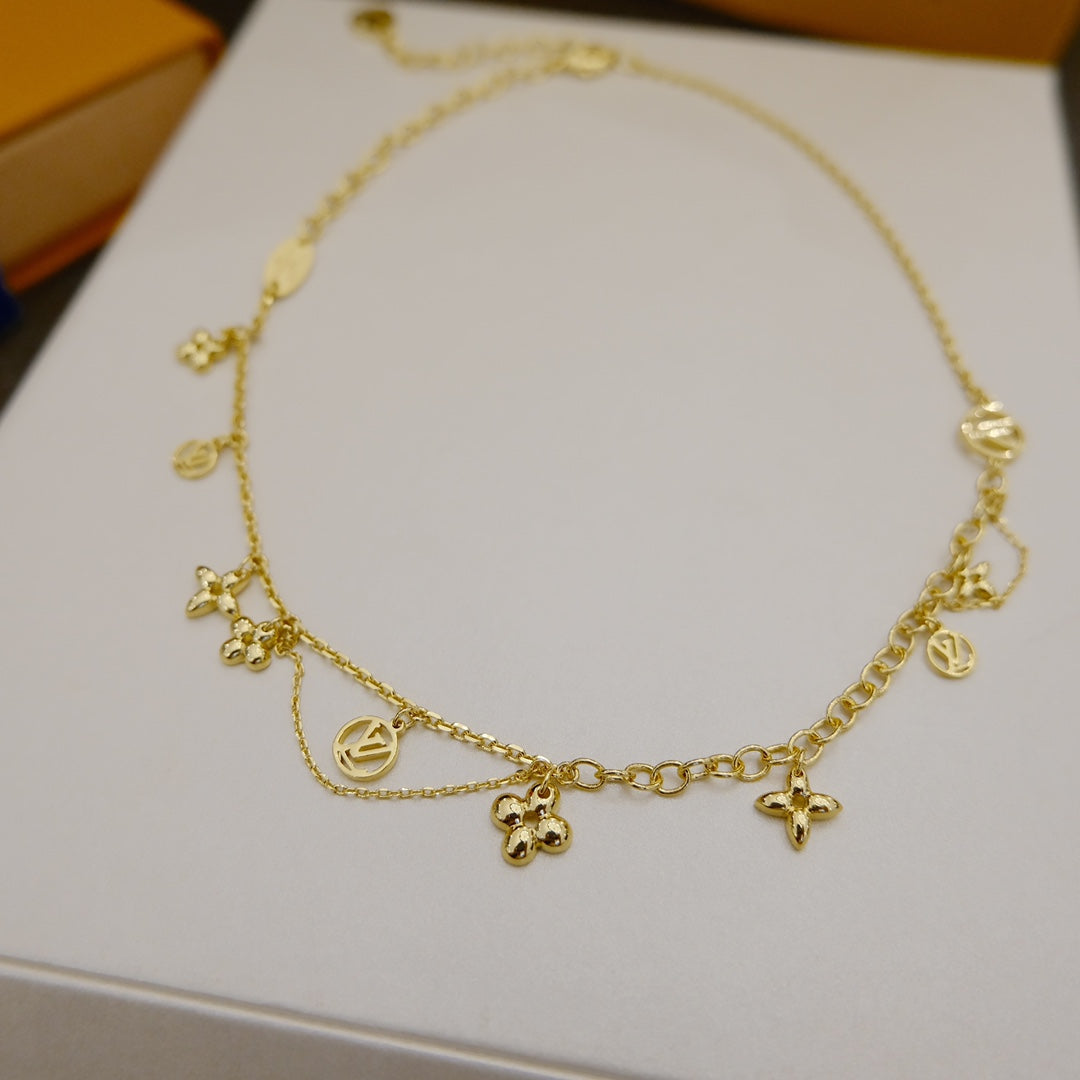 [Avelora]BLOOMING SUPPLE NECKLACE BRASS