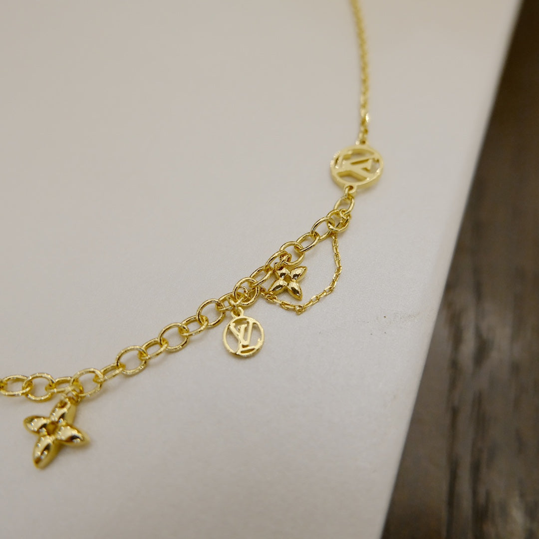 [Avelora]BLOOMING SUPPLE NECKLACE BRASS