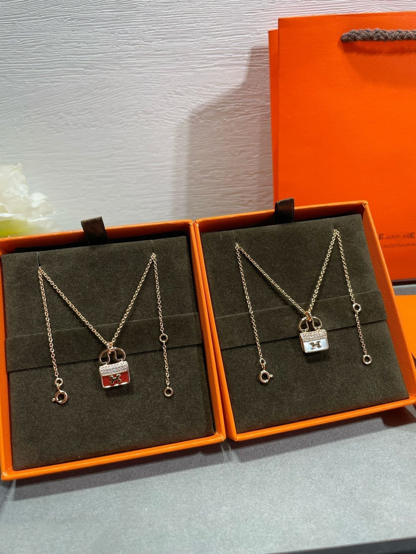 [Avelora]H CIRCE MOISSANITE PENDANT NECKLACE GOLD