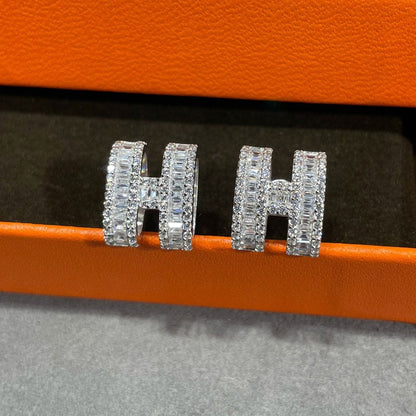 [Avelora]H STUD EARRINGS WITH SILVER DIAMONDS