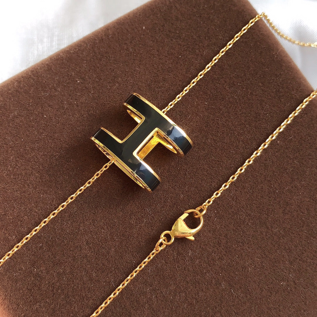[Avelora]HM CLIC BLACK ENAMEL GOLD NECKLACE