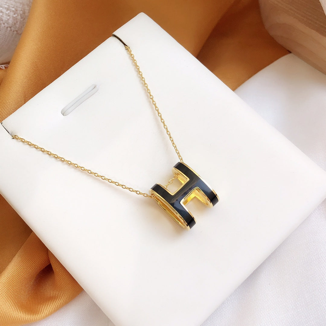 [Avelora Jewelry ]HM CLIC BLACK ENAMEL GOLD NECKLACE