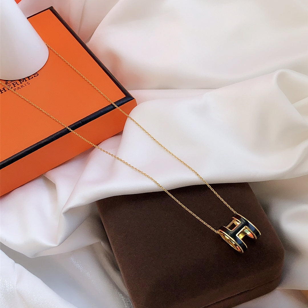 [Avelora Jewelry ]HM CLIC BLACK ENAMEL GOLD NECKLACE