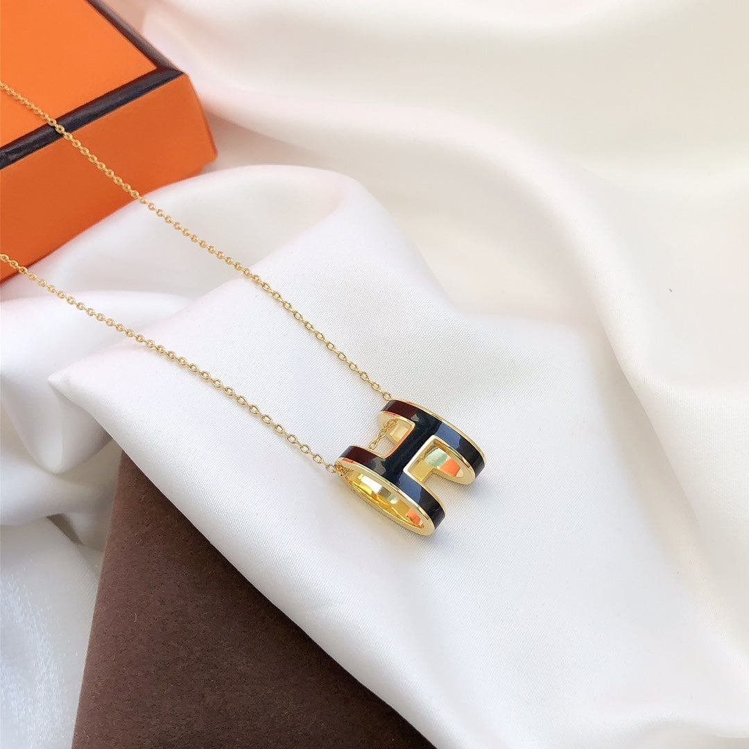 [Avelora Jewelry ]HM CLIC BLACK ENAMEL GOLD NECKLACE