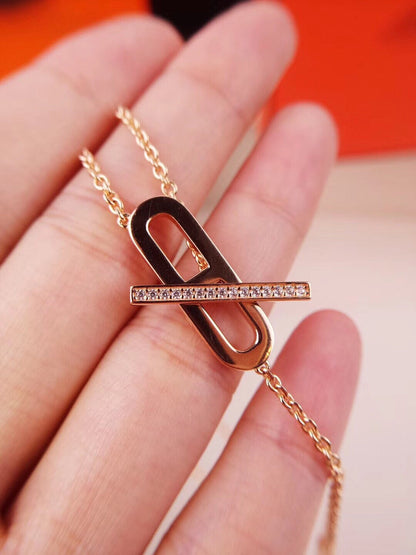 [Avelora]HM FIRE PIG NOSE NECKLACE TRENDY STREET