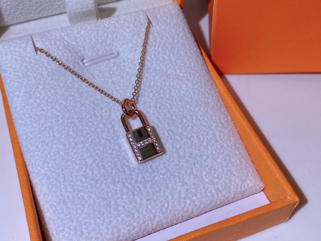 [Avelora]HM ADVANCED NICHE LOCK HEAD NECKLACE DIAMONDS