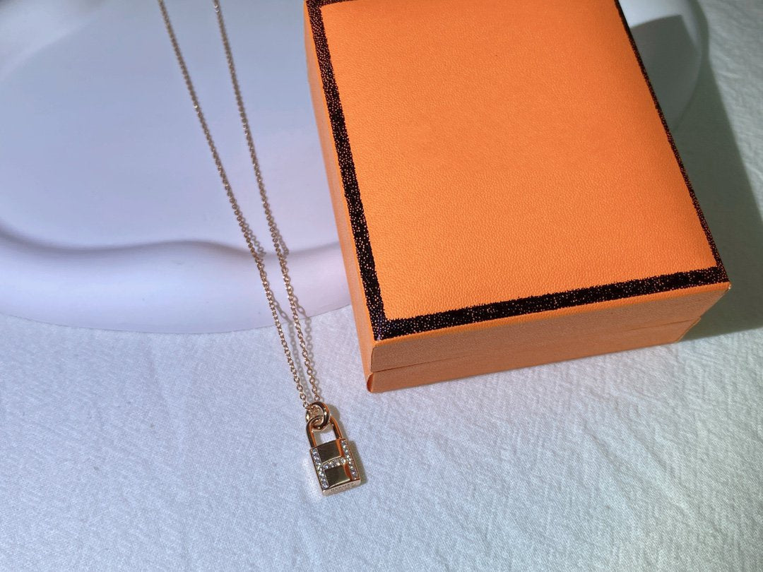 [Avelora]HM ADVANCED NICHE LOCK HEAD NECKLACE DIAMONDS