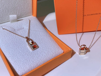 [Avelora]HM ADVANCED NICHE LOCK HEAD NECKLACE DIAMONDS