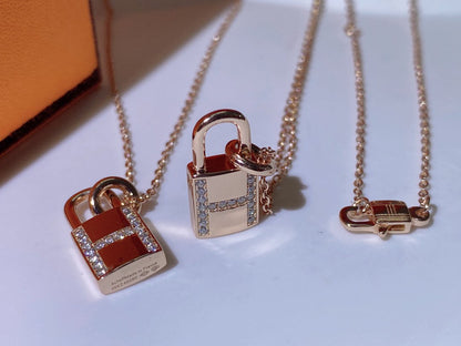 [Avelora]HM ADVANCED NICHE LOCK HEAD NECKLACE DIAMONDS