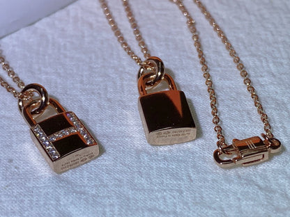 [Avelora]HM ADVANCED NICHE LOCK HEAD NECKLACE DIAMONDS