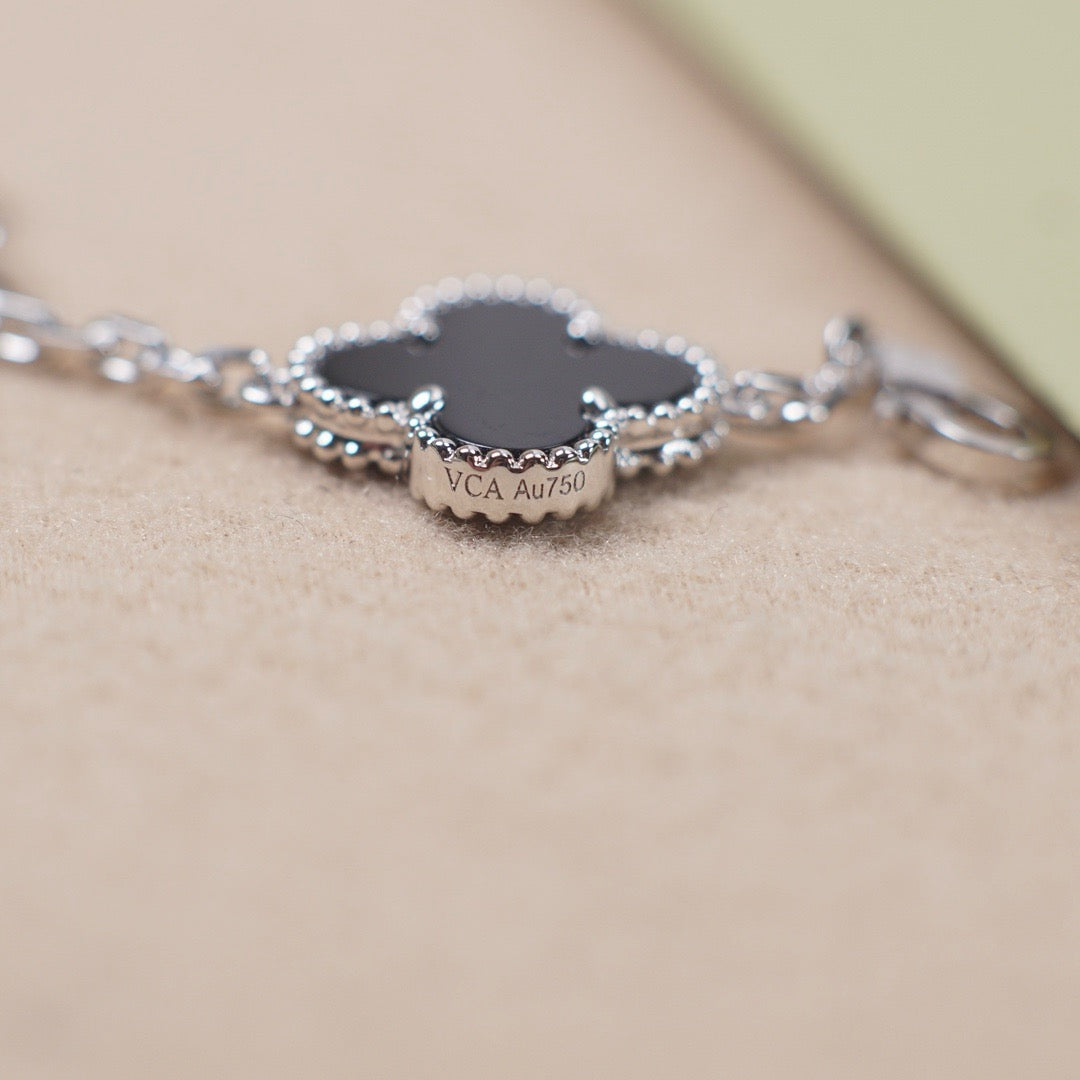 [Avelora]LUCKY CLOVER 5-MOTIF BRACELET - BLACK OXNY COLLECTION