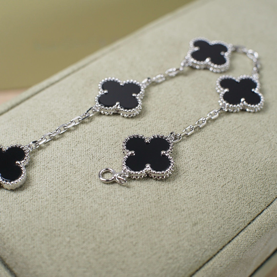 [Avelora]LUCKY CLOVER 5-MOTIF BRACELET - BLACK OXNY COLLECTION