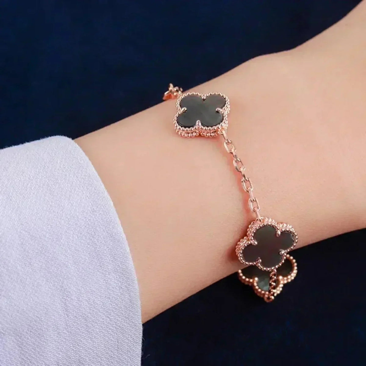 [Avelora Jewelry ] CLOVER 5 MOTIF GRAY MOP BRACELET COLLECTION