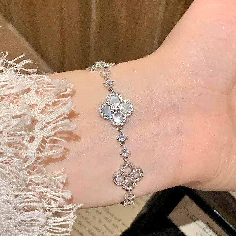 [Avelora Jewelry ]CLOVER 5 MOTIF PINK BLUE RED WHITE BRACELET