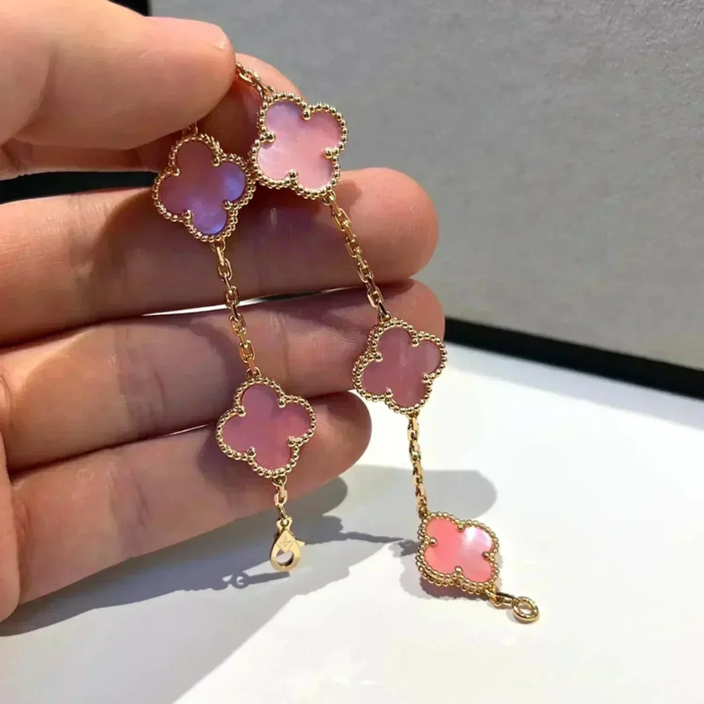 [Avelora]LUCKY CLOVER 5-MOTIF BRACELET - PINK MOTHER-OF-PEARL COLLECTION
