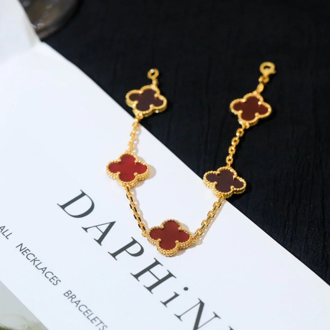 [Avelora]LUCKY CLOVER 5-MOTIF BRACELET - RED CARNELIAN COLLECTION