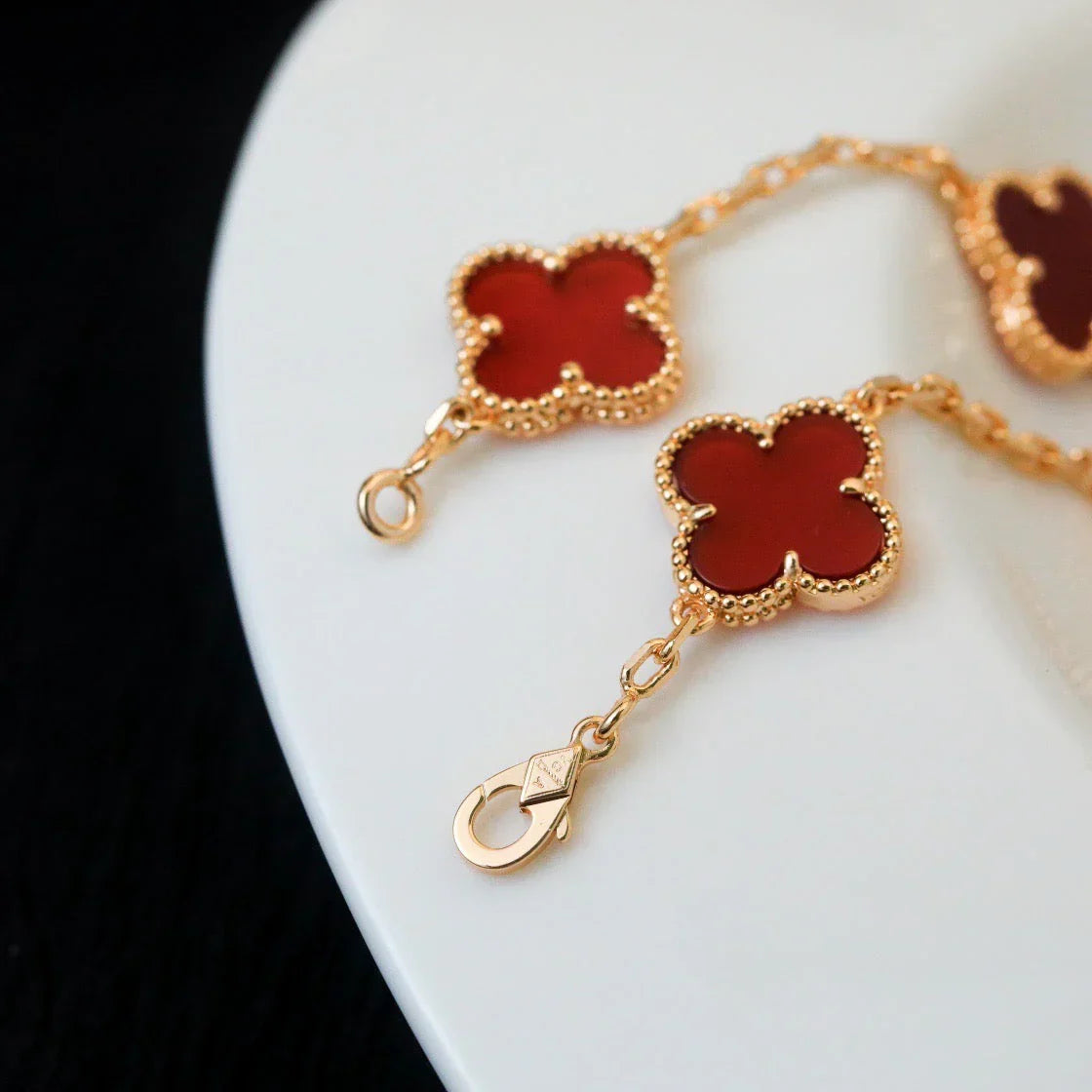 [Avelora]LUCKY CLOVER 5-MOTIF BRACELET - RED CARNELIAN COLLECTION
