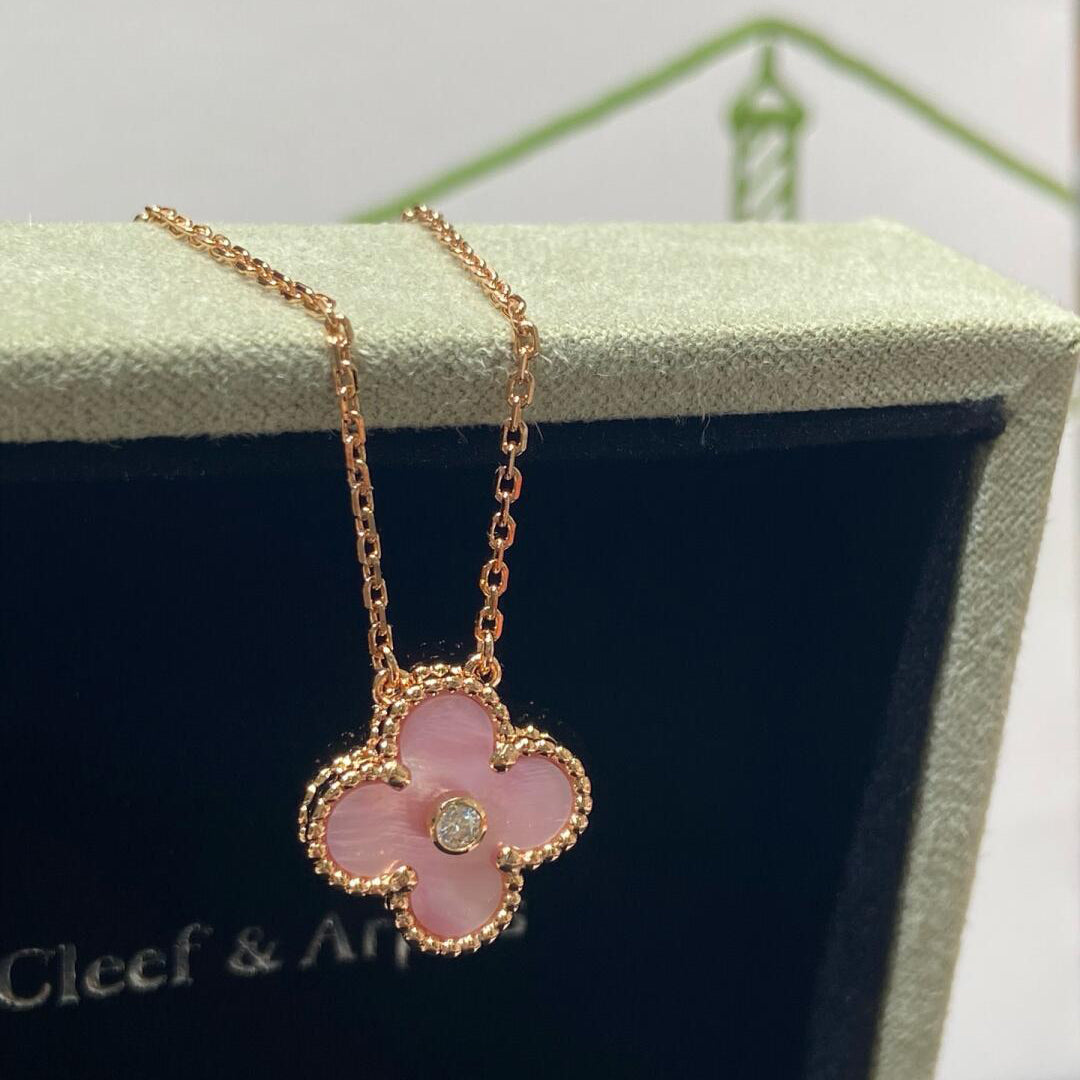 [Avelora Jewelry ]CLOVER 15MM DIAMOND PINK MOP NECKLACE