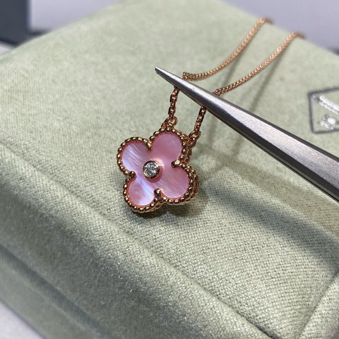 [Avelora Jewelry ]CLOVER 15MM DIAMOND PINK MOP NECKLACE