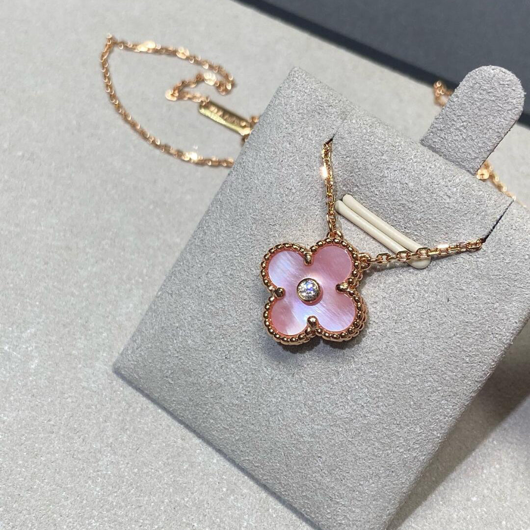 [Avelora Jewelry ]CLOVER 15MM DIAMOND PINK MOP NECKLACE