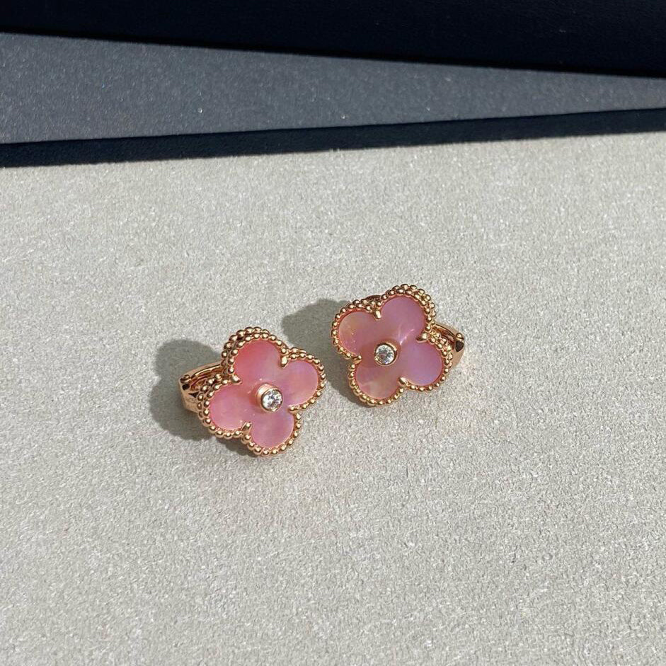 [Avelora Jewelry ]CLOVER MEDIUM 1 DIAMOND PINK EARRINGS