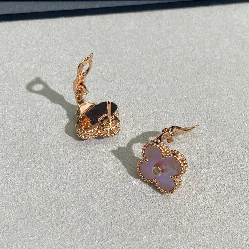 [Avelora Jewelry ]CLOVER MEDIUM 1 DIAMOND PINK EARRINGS