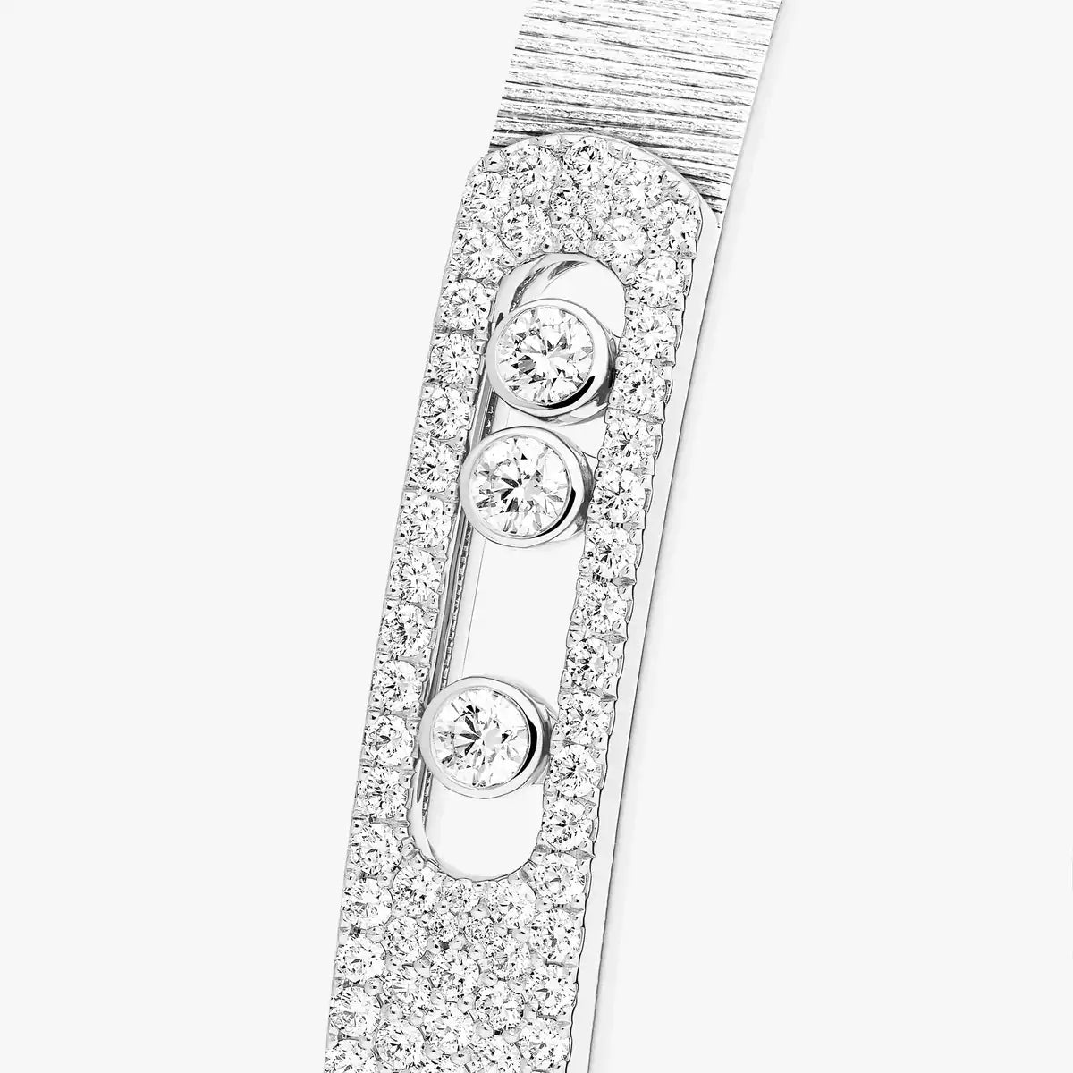 [Avelora]MOVE NOA CISELÉ HALF-PAVÉ DIAMOND BANGLE BRACELET