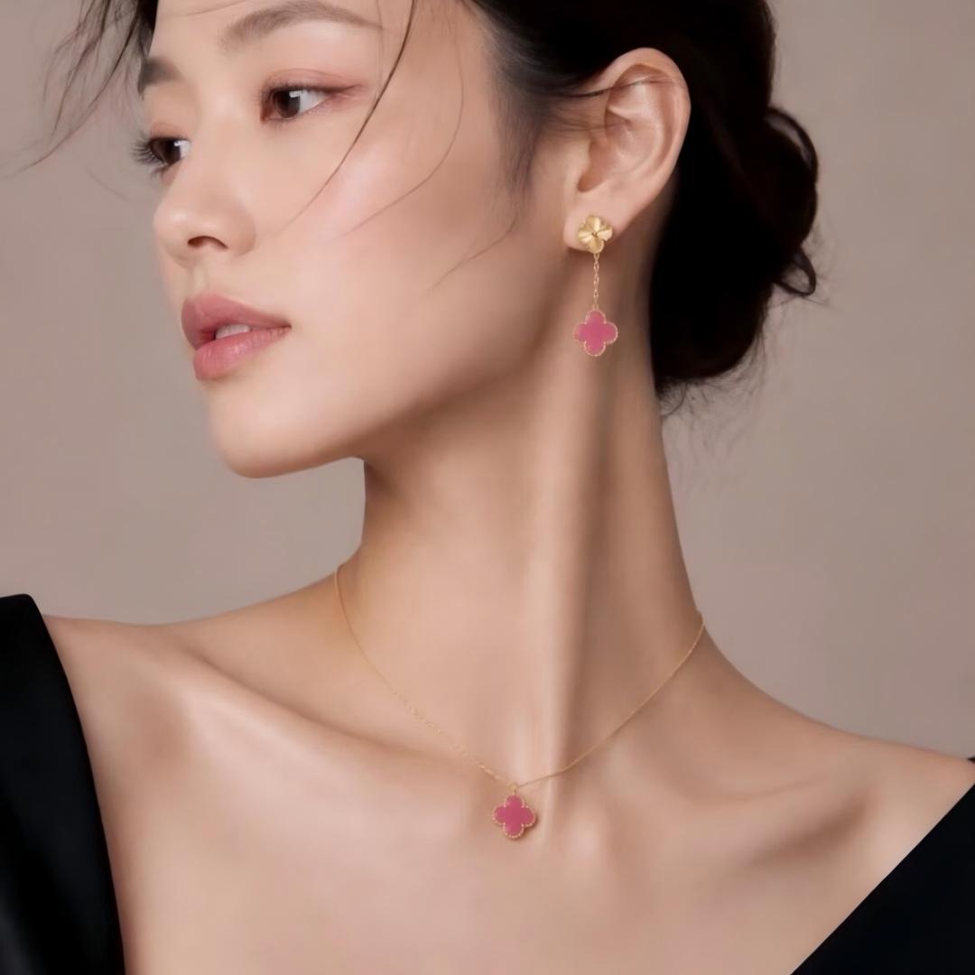 [Avelora jewelry] NEW CLOVER 15MM PINK ENAMEL NECKLACE