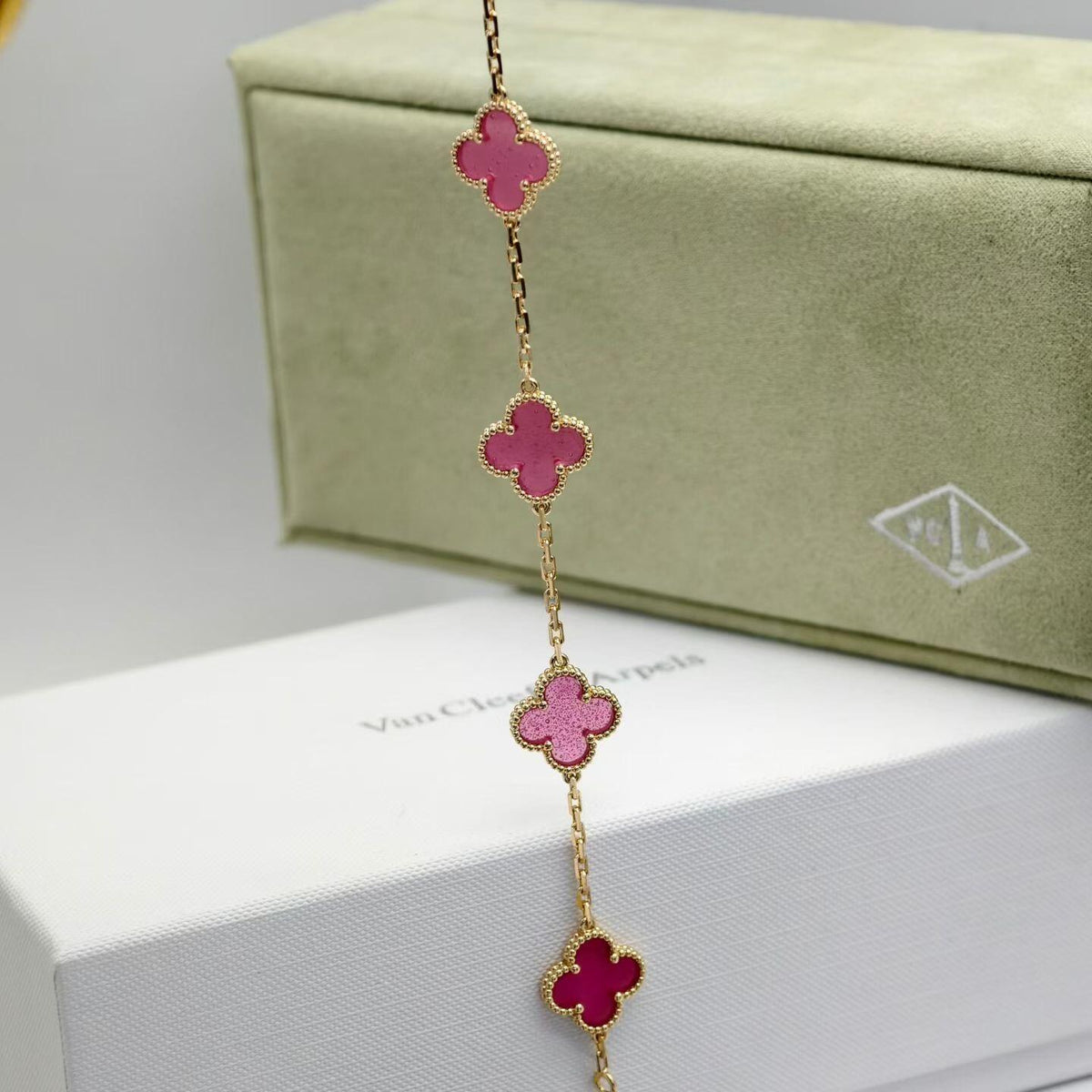 [Avelora jewelry]NEW CLOVER 5 MOTIFS PINK ENAMEL BRACELET