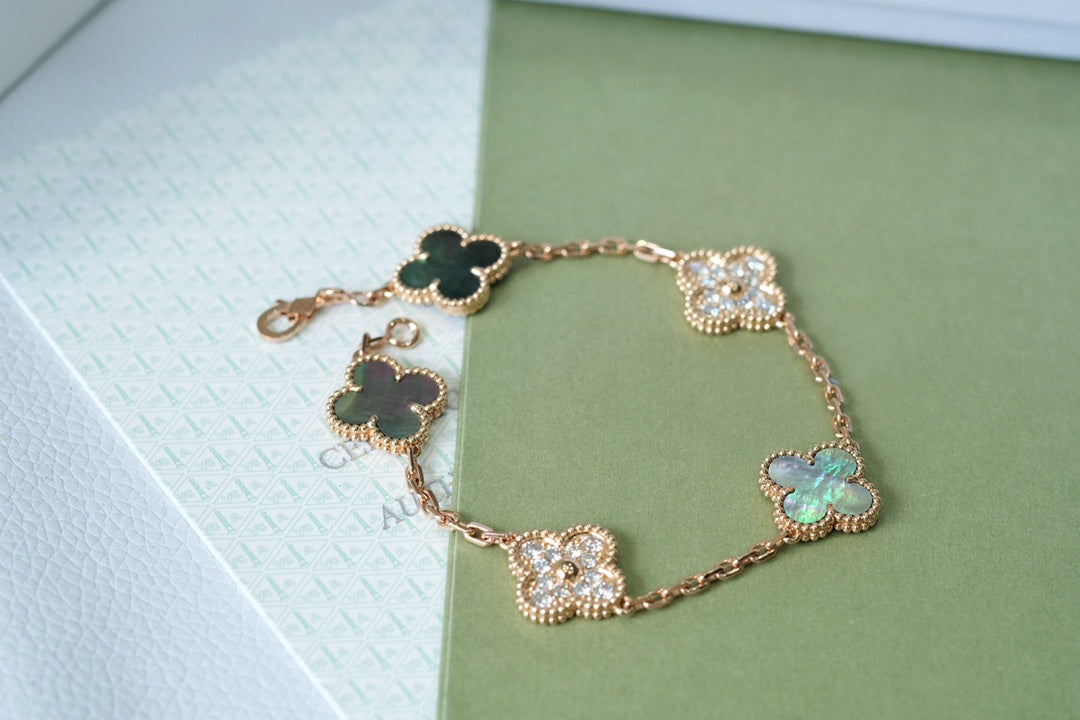 [Avelora]LUCKY CLOVER 5-MOTIF BRACELET - GREY MOTHER-OF-PEARL COLLECTION