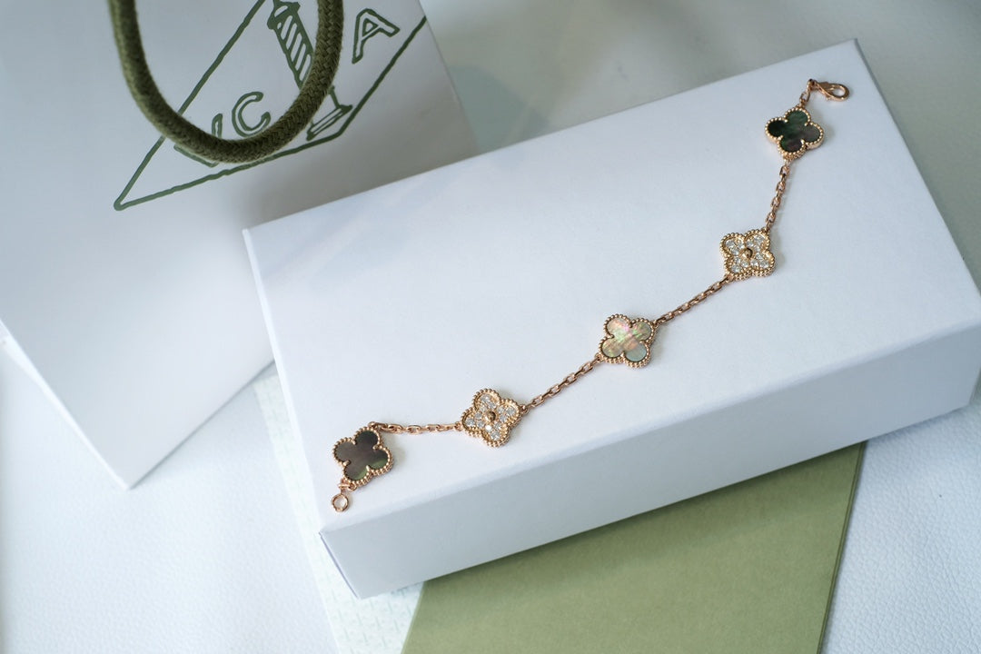 [Avelora]LUCKY CLOVER 5-MOTIF BRACELET - GREY MOTHER-OF-PEARL COLLECTION