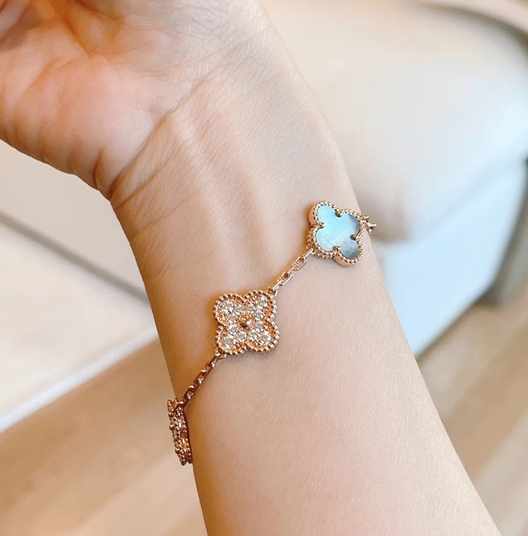 [Avelora]LUCKY CLOVER 5-MOTIF BRACELET - GREY MOTHER-OF-PEARL COLLECTION