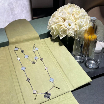 [Avelora]DETACHABLE 15-MOTIF CLOVER STATEMENT SET - PURPLE CHALCEDONY & LASER