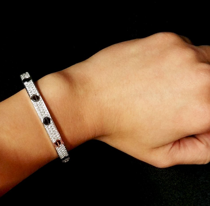[Avelora]CLASSIC 6.1MM LOVE BANGLE - DIAMOND PAVÉ & BLACK CERAMIC