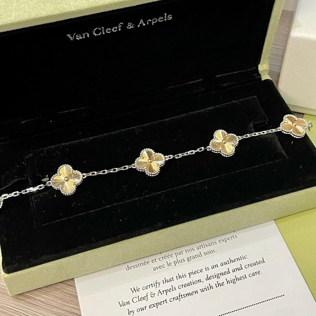 [Avelora Jewelry ]CLOVER  5 MOTIFS  CHRISTMAS LIMITED EDITION BRACELET
