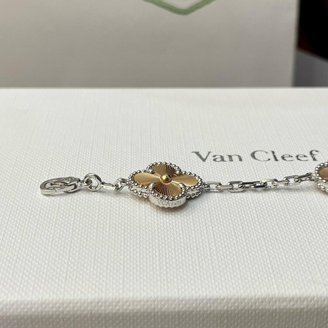 [Avelora Jewelry ]CLOVER  5 MOTIFS  CHRISTMAS LIMITED EDITION BRACELET