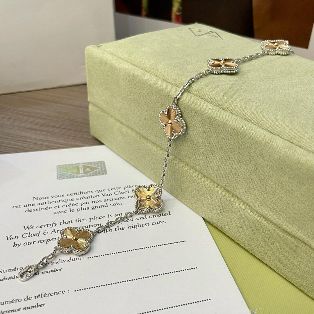 [Avelora Jewelry ]CLOVER  5 MOTIFS  CHRISTMAS LIMITED EDITION BRACELET